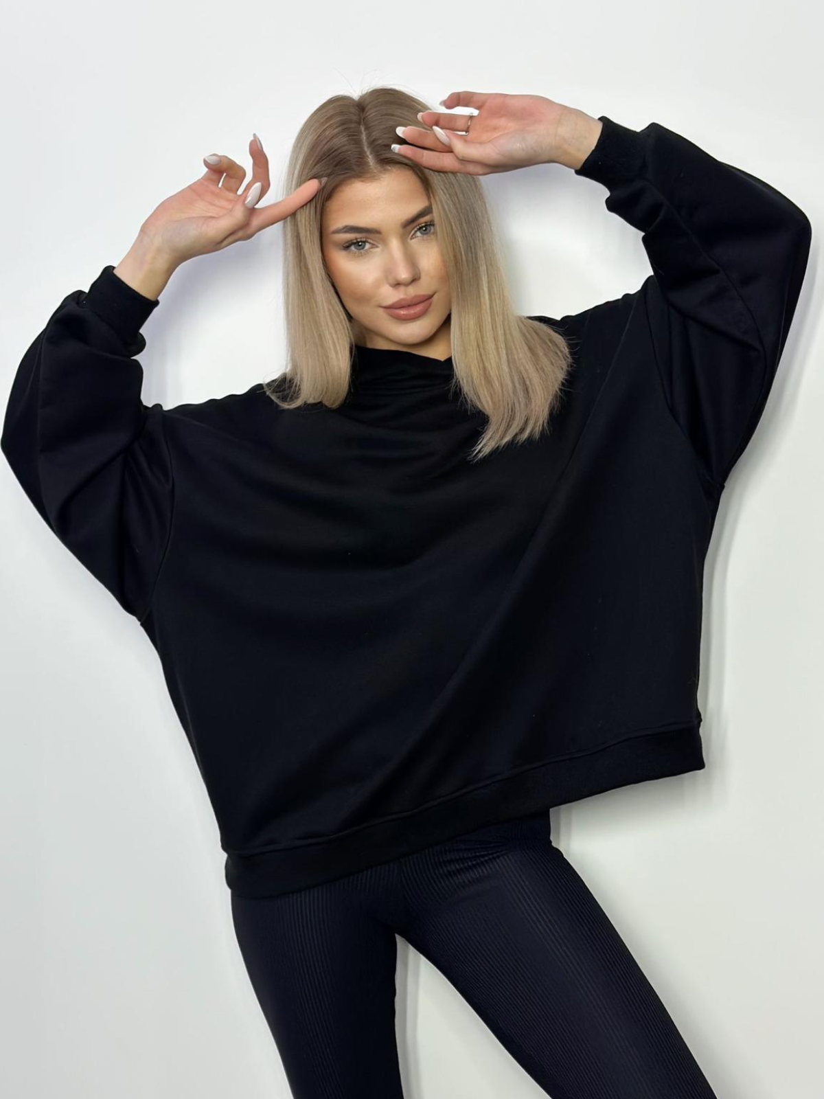 BLUZA OVERSIZE Z KAPTUREM CZARNA DMF