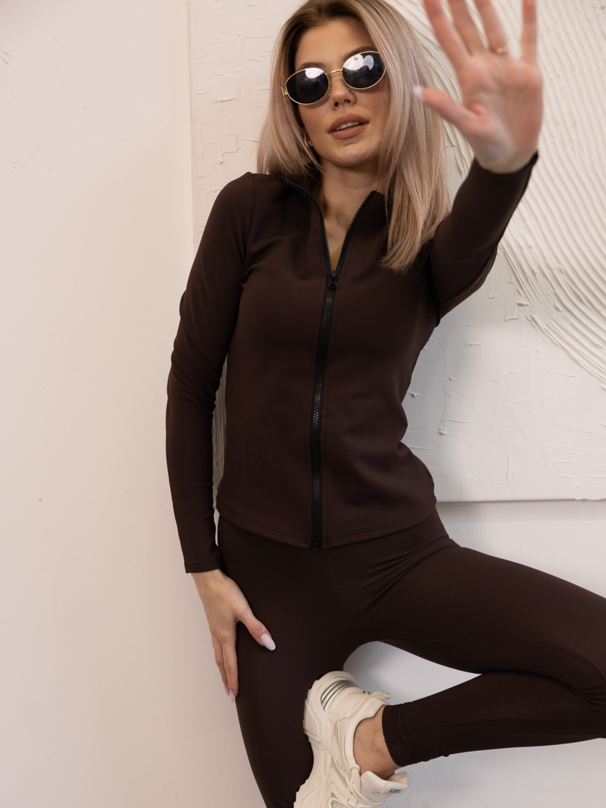 BLUZKA DŁUGA ROZPINANA CZEKOLADOWA DMF